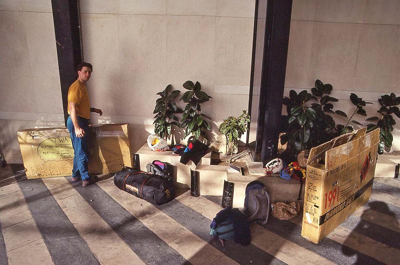 WT 2200 301-12 Portugal Lisbon Airport.jpg